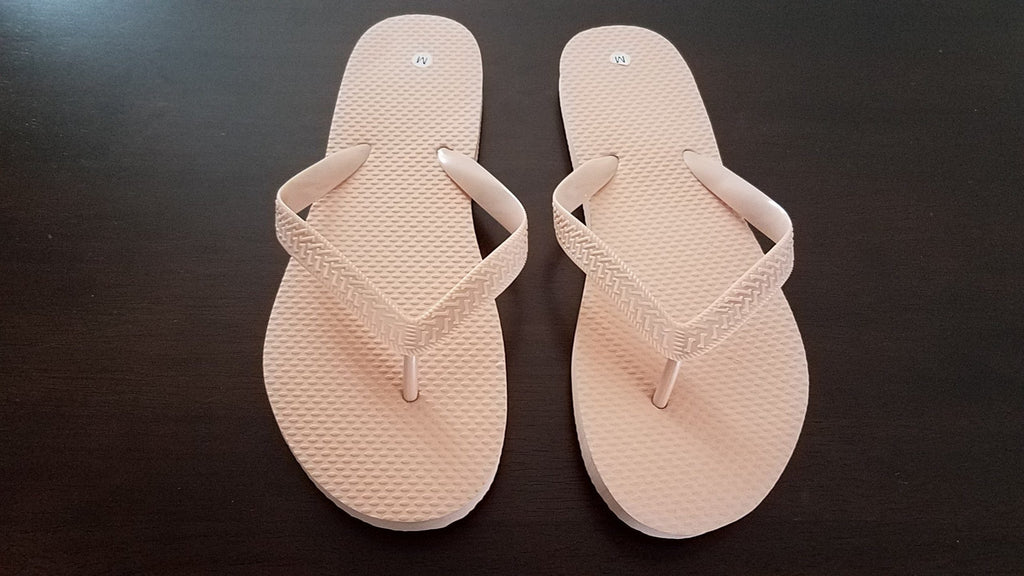 The Styles of personalized wedding flip-flops for guests